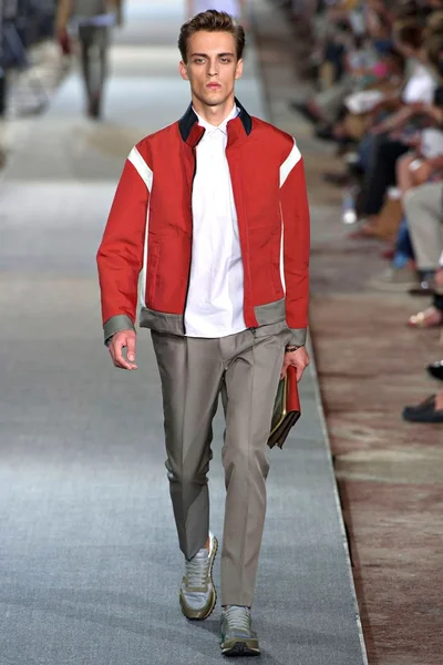 Look 3